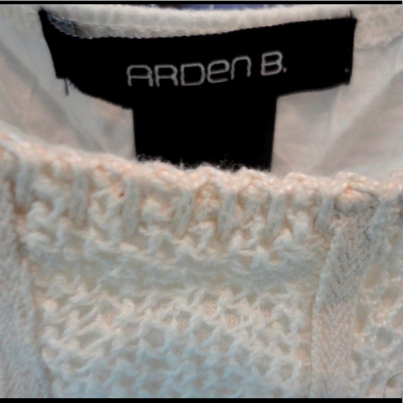 ARDEN B boho chic sleeveless crochet top open back - Picture 9 of 9